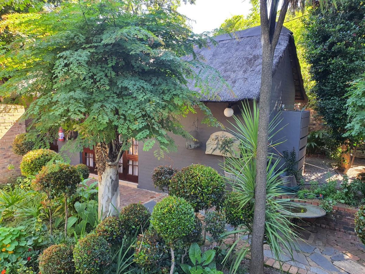 Waterhouse Guest Lodge In Waterkloof Pretoria-Noord Exteriér fotografie
